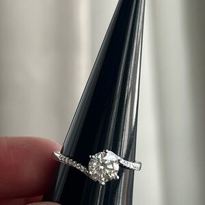 S925 round Moissanite size 8 ring